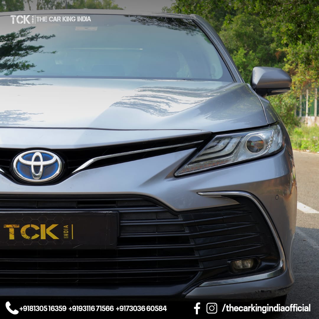 Used TOYOTA CAMRY HYBRID 2022 silver - photo 2