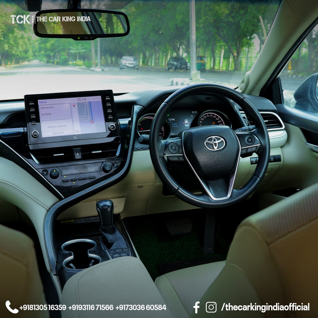 Used TOYOTA CAMRY HYBRID 2022 silver - photo 3