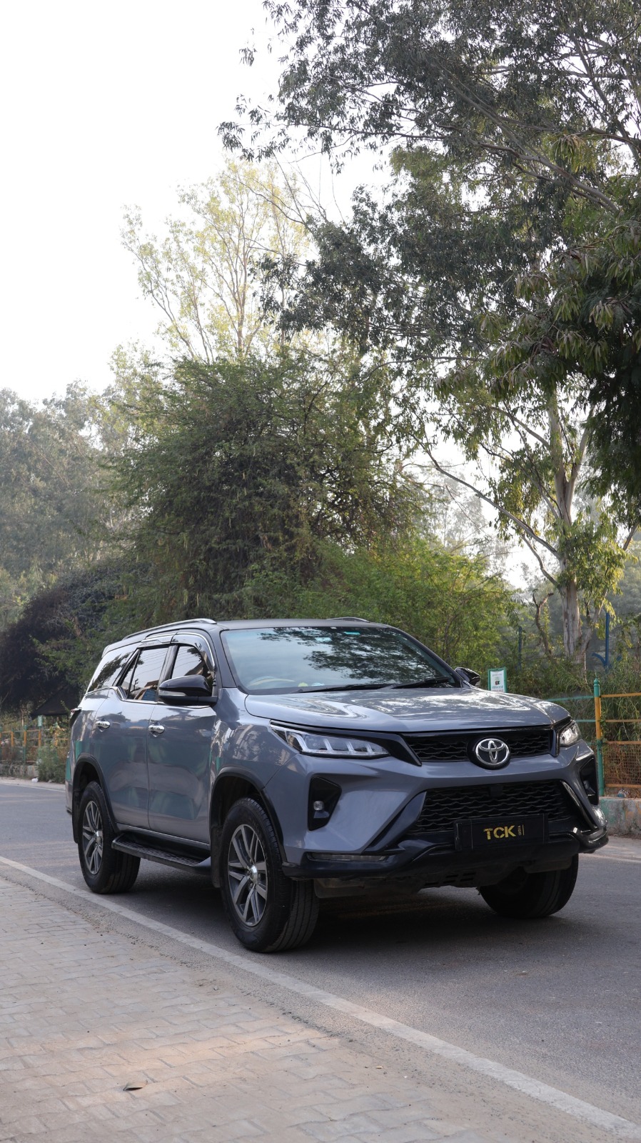 Used TOYOTA FORTUNER 4*2 MANUAL 2017 grey - photo 2